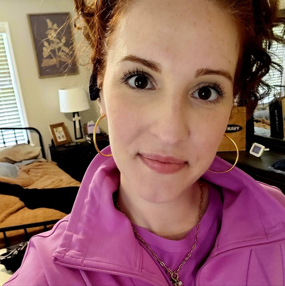 Meet your Posher - Picture 2 of 4